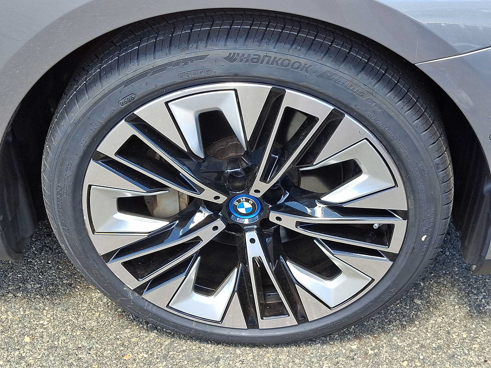 Used 2025 BMW i5 xDrive40 w/ Premium Package AWD/4WD image 9