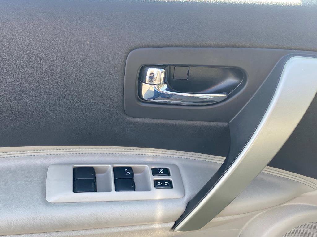Used 2012 Nissan Rogue SL image 17