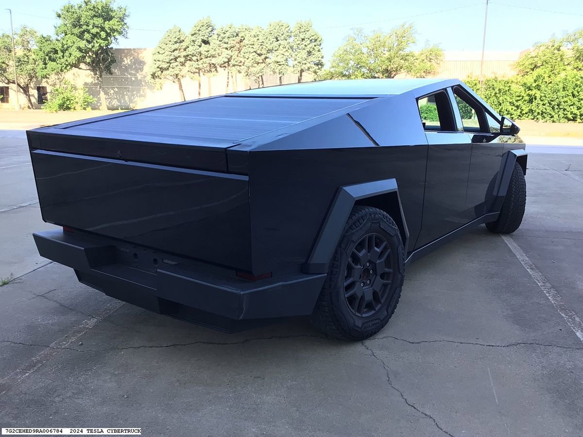 Used 2024 Tesla Cybertruck AWD Crew Cab image 4