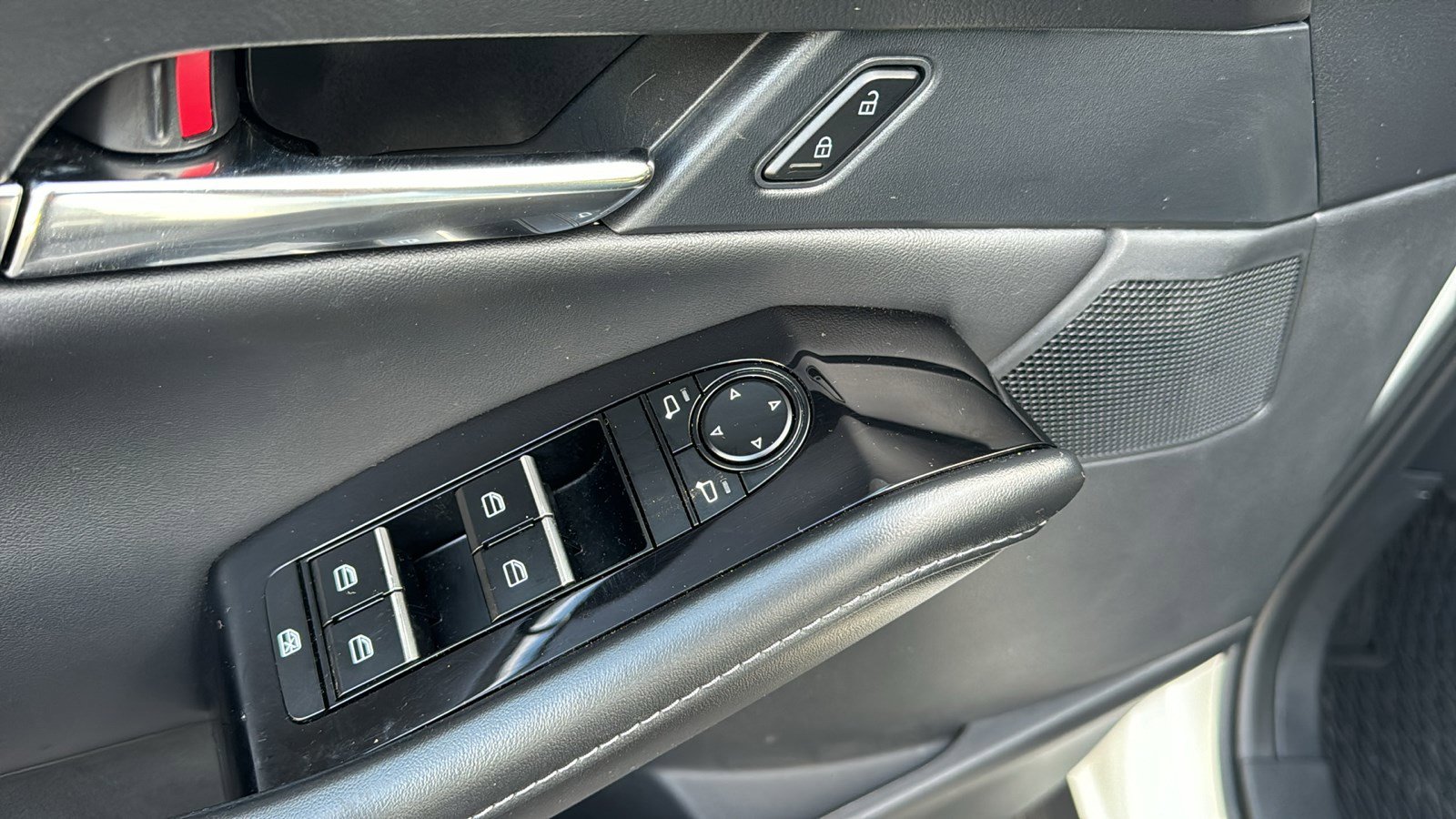 Certified 2025 MAZDA CX-30 AWD 2.5 S w/ Preferred Package image 12