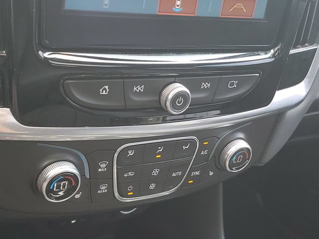 Used 2018 Chevrolet Traverse LT FWD image 30
