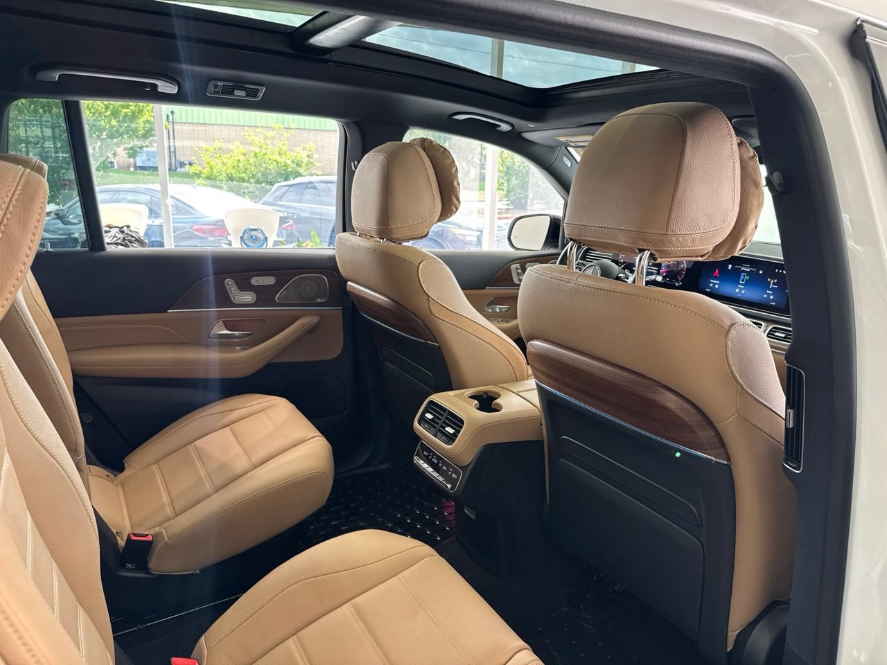 Used 2025 Mercedes-Benz GLS 450 4MATIC image 50