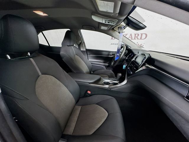 Used 2021 Toyota Camry LE image 29