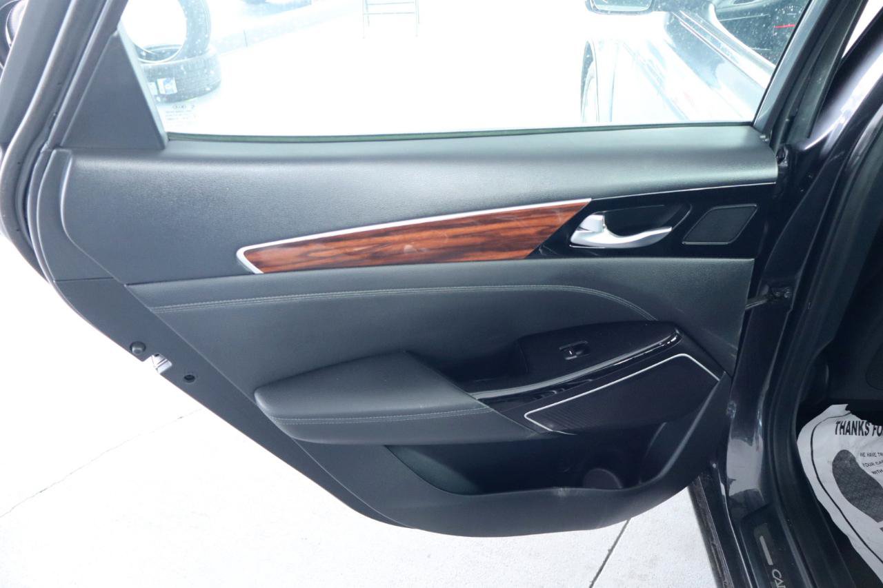 Used 2017 Kia Cadenza Technology FWD image 30