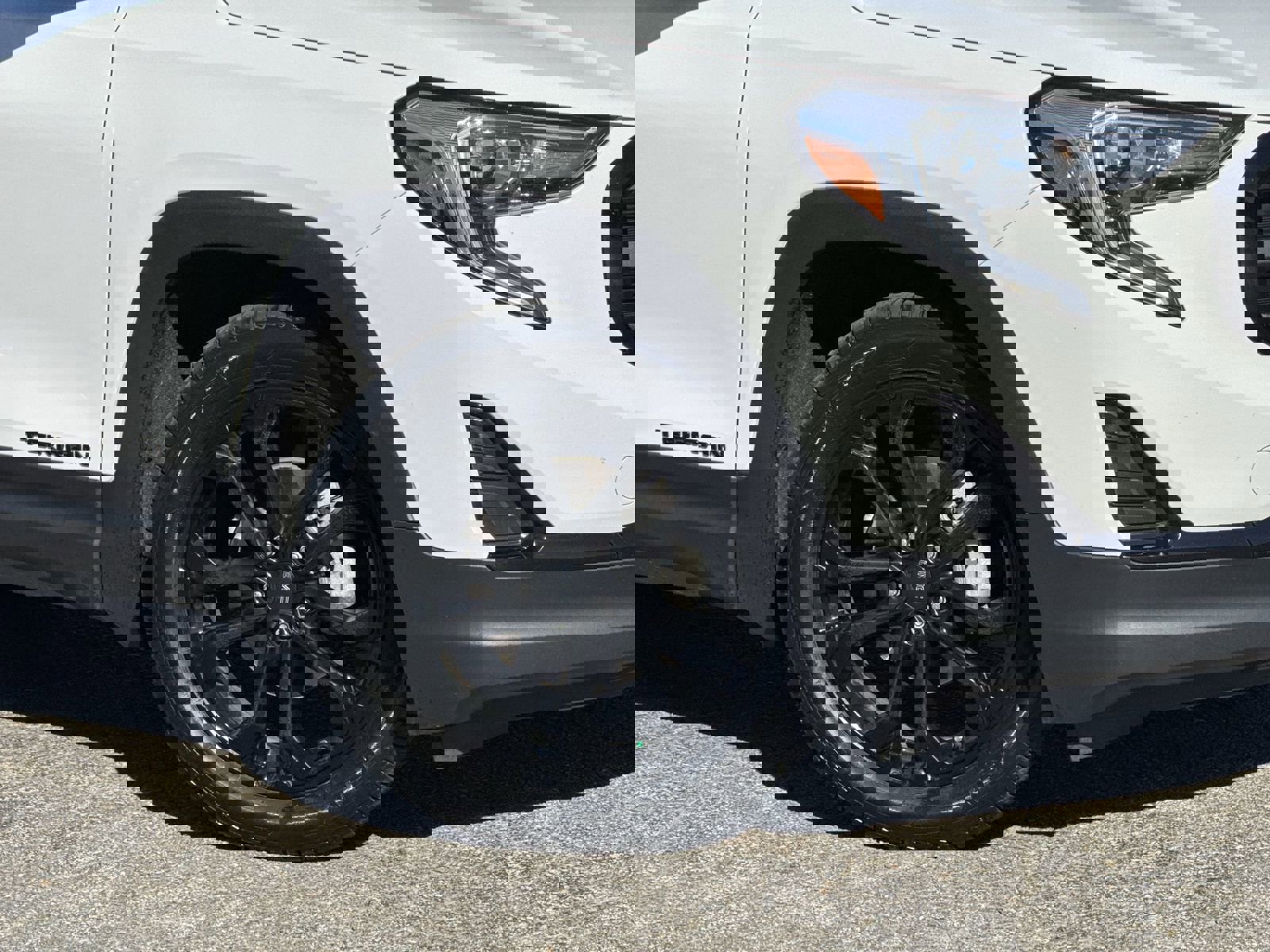 Used 2021 GMC Terrain SLE w/ Driver Convenience Package image 13