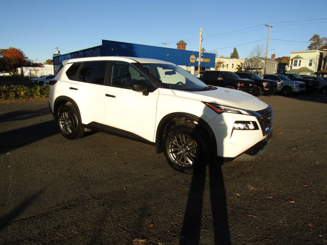 Used 2023 Nissan Rogue S AWD/4WD image 6