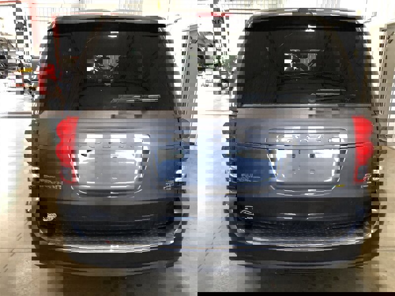 Used 2019 Dodge Grand Caravan SXT w/ Rear Park Assist Package image 26