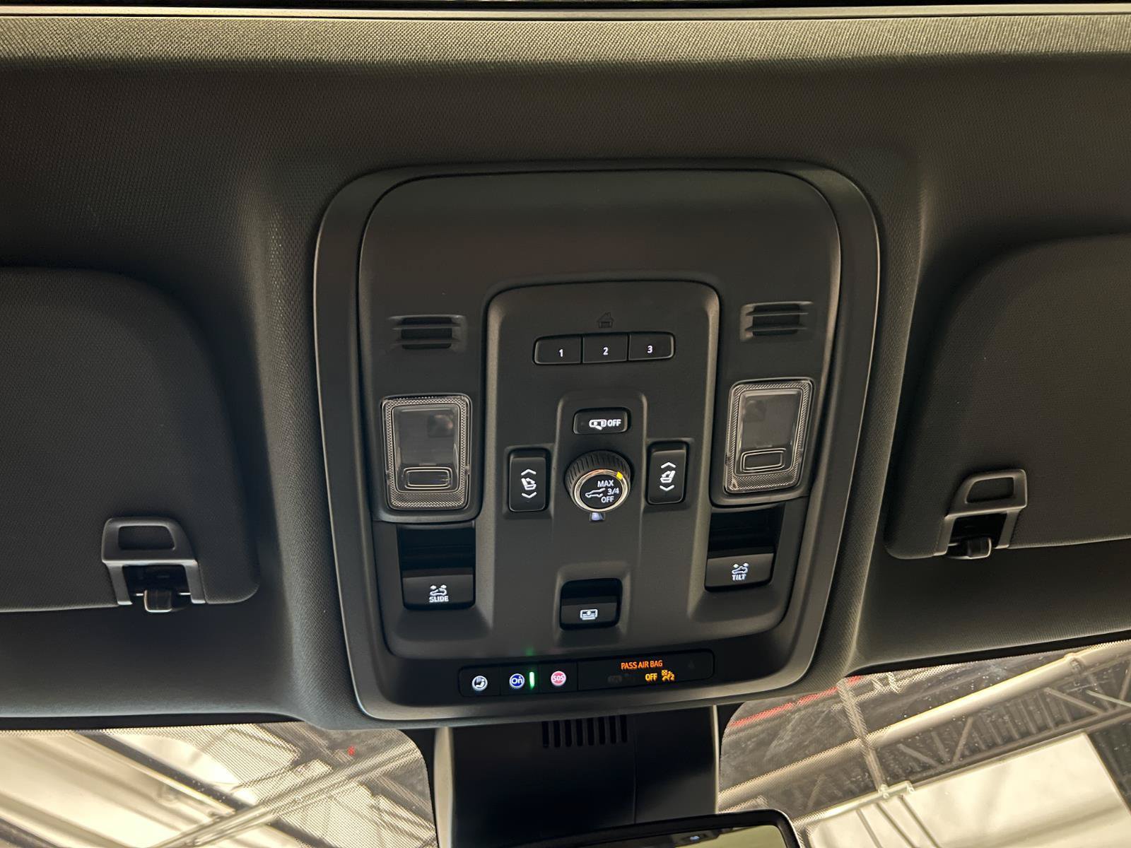 Used 2024 GMC Yukon AT4 w/ AT4 Premium Plus Package AWD/4WD image 21