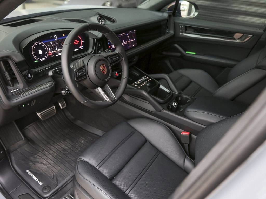 Certified 2026 Porsche Cayenne Turbo GT image 4