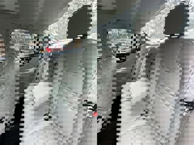 Used 2024 Volvo S60 B5 Plus image 19