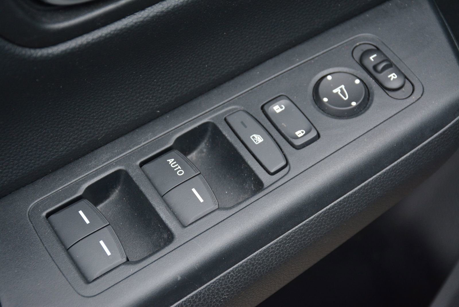 Used 2025 Honda CR-V LX image 13