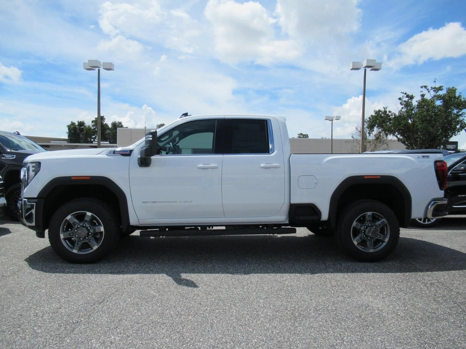 New 2026 GMC Sierra 2500 SLE w/ SLE Value Package; AWD/4WD image 4