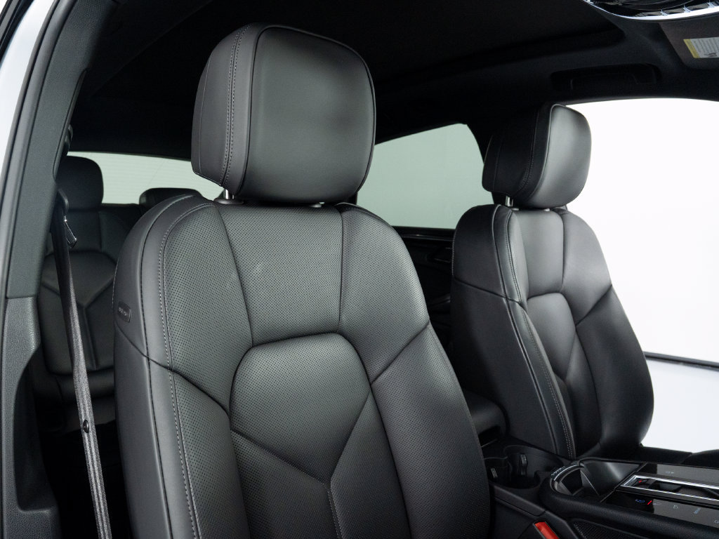 Certified 2026 Porsche Macan AWD/4WD image 41