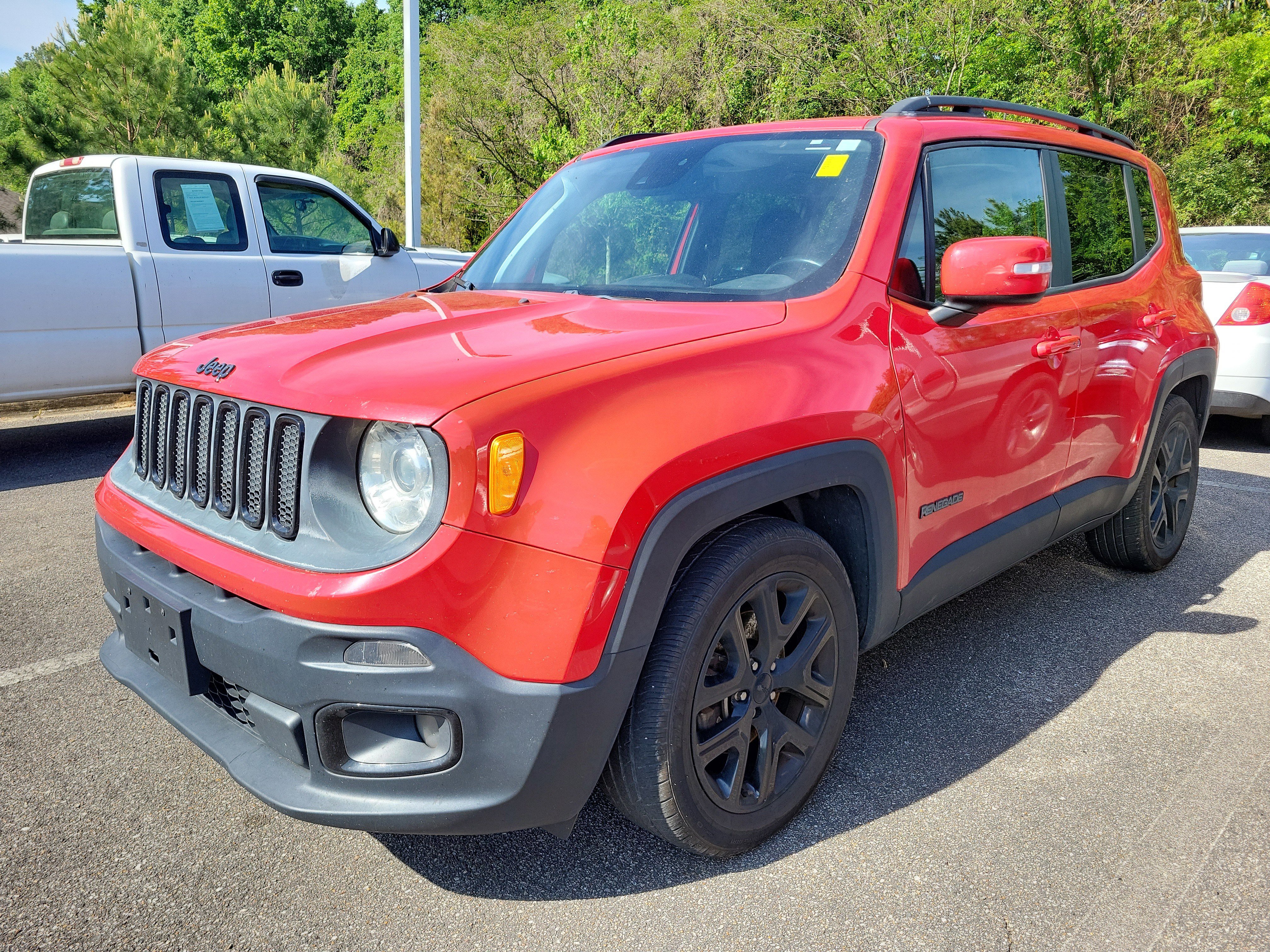 Used 2018 Jeep Renegade Altitude w/ Advanced Technology Group FWD image 3
