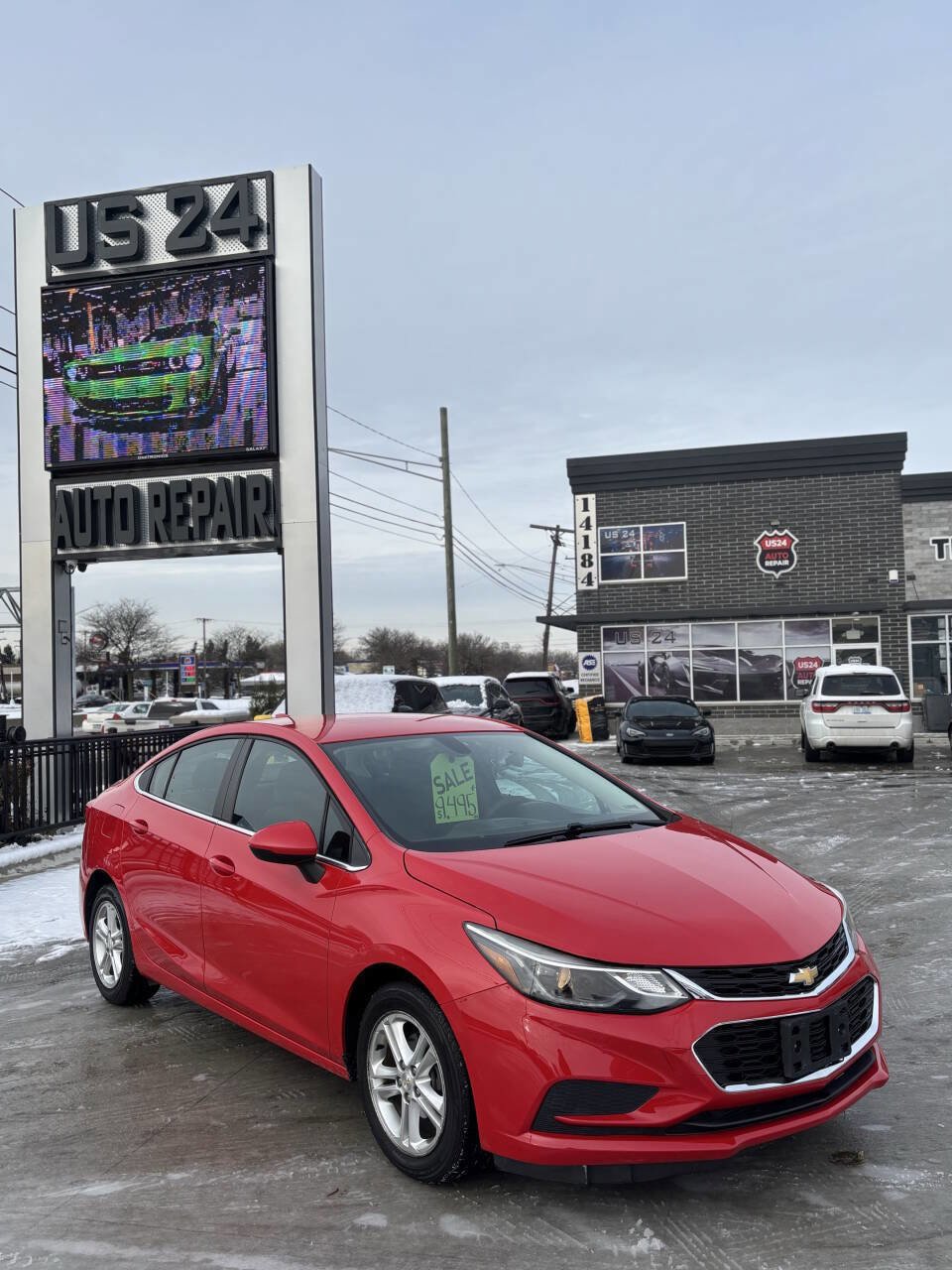 Used 2017 Chevrolet Cruze LT w/ Convenience Package FWD image 1