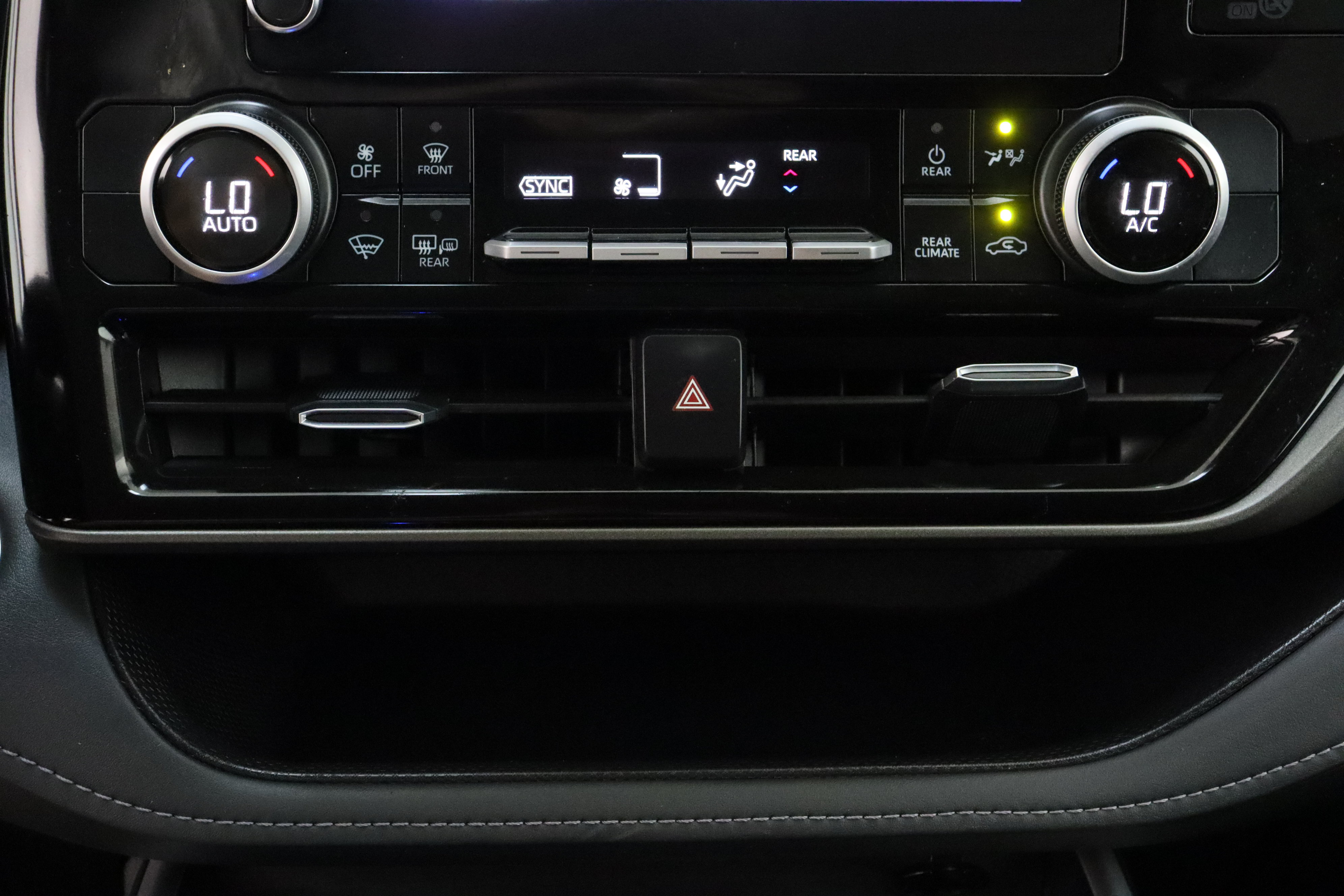 Used 2025 Toyota Highlander LE FWD image 20