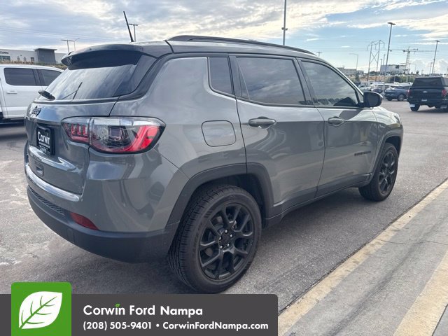 Used 2023 Jeep Compass Latitude w/ Convenience Group AWD/4WD image 6