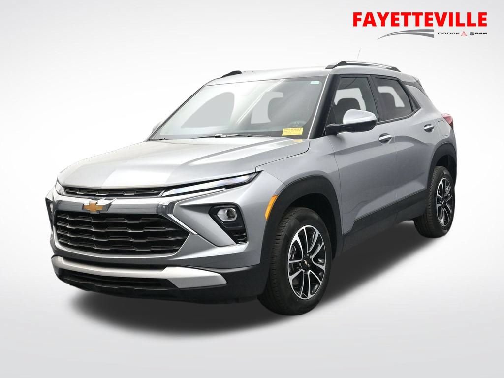 Used 2025 Chevrolet TrailBlazer LT AWD/4WD image 1