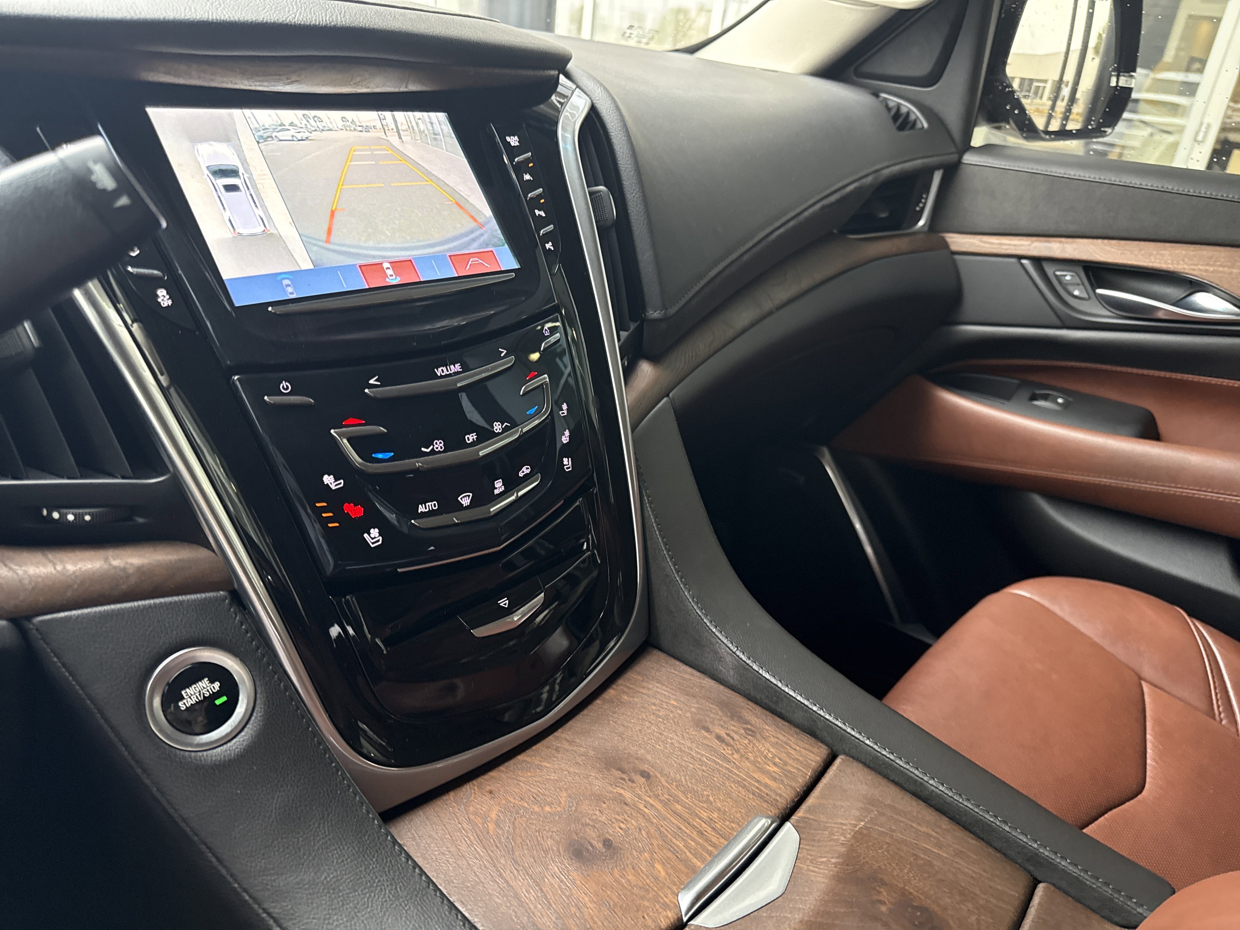 Used 2019 Cadillac Escalade ESV Premium Luxury image 9