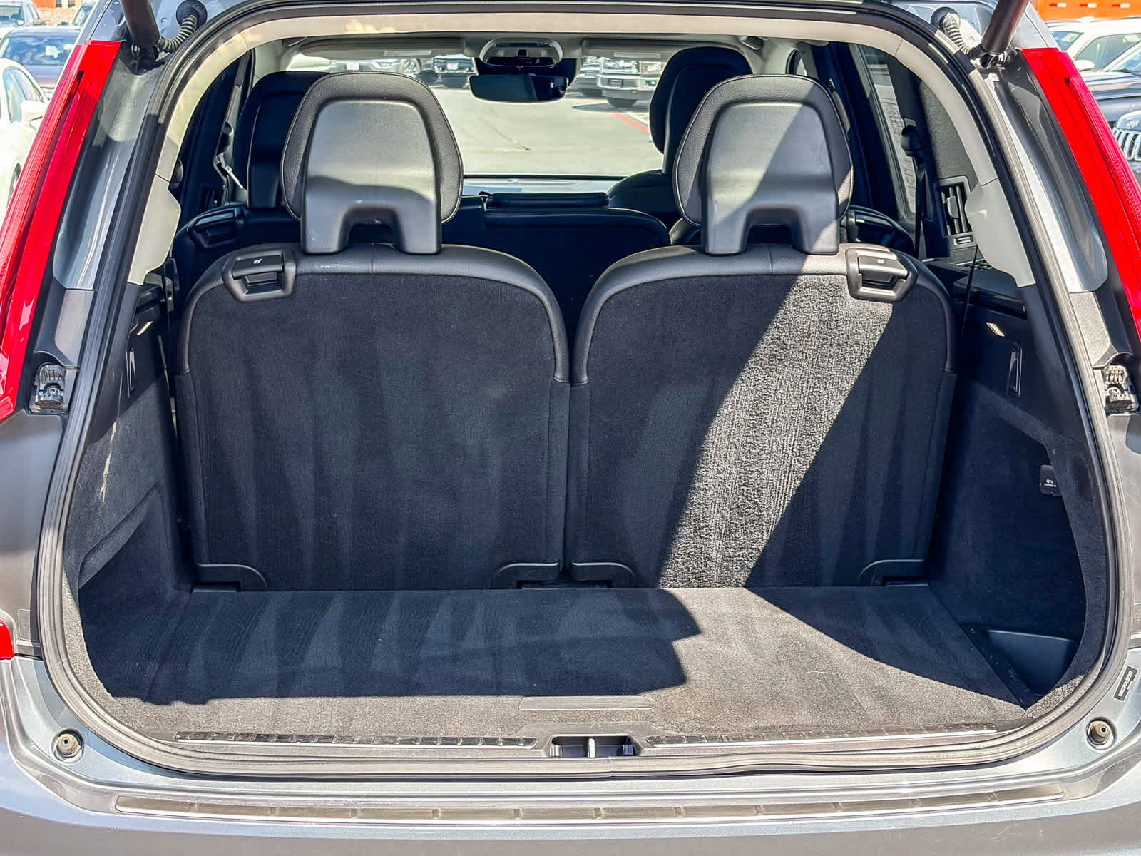 Used 2020 Volvo XC90 T6 Momentum AWD/4WD image 26