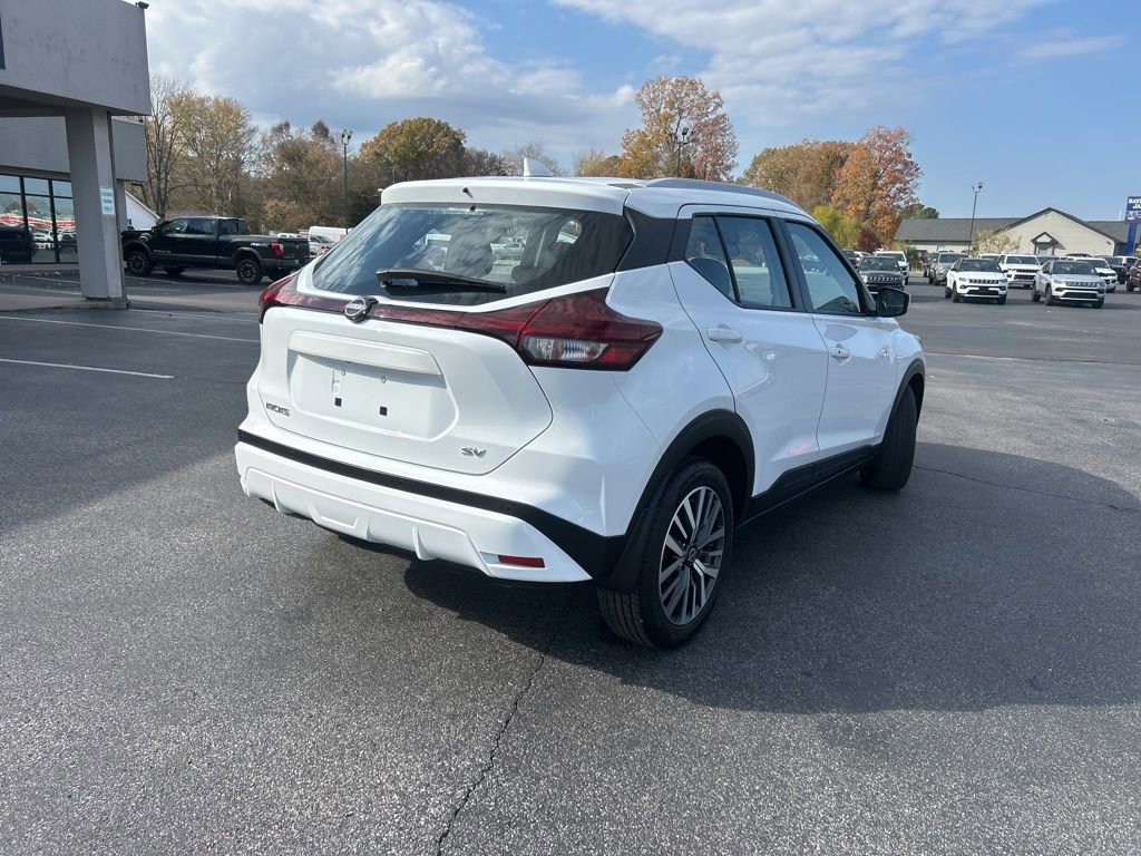 Used 2023 Nissan Kicks SV image 9
