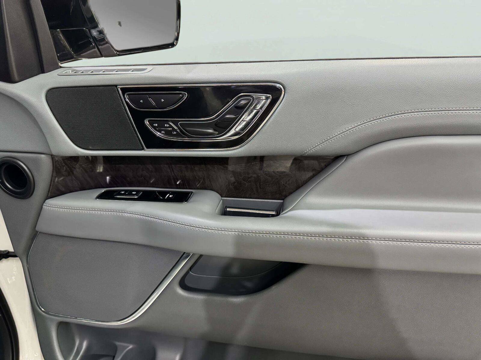 Used 2018 Lincoln Navigator Reserve w/ Technology Package AWD/4WD image 37