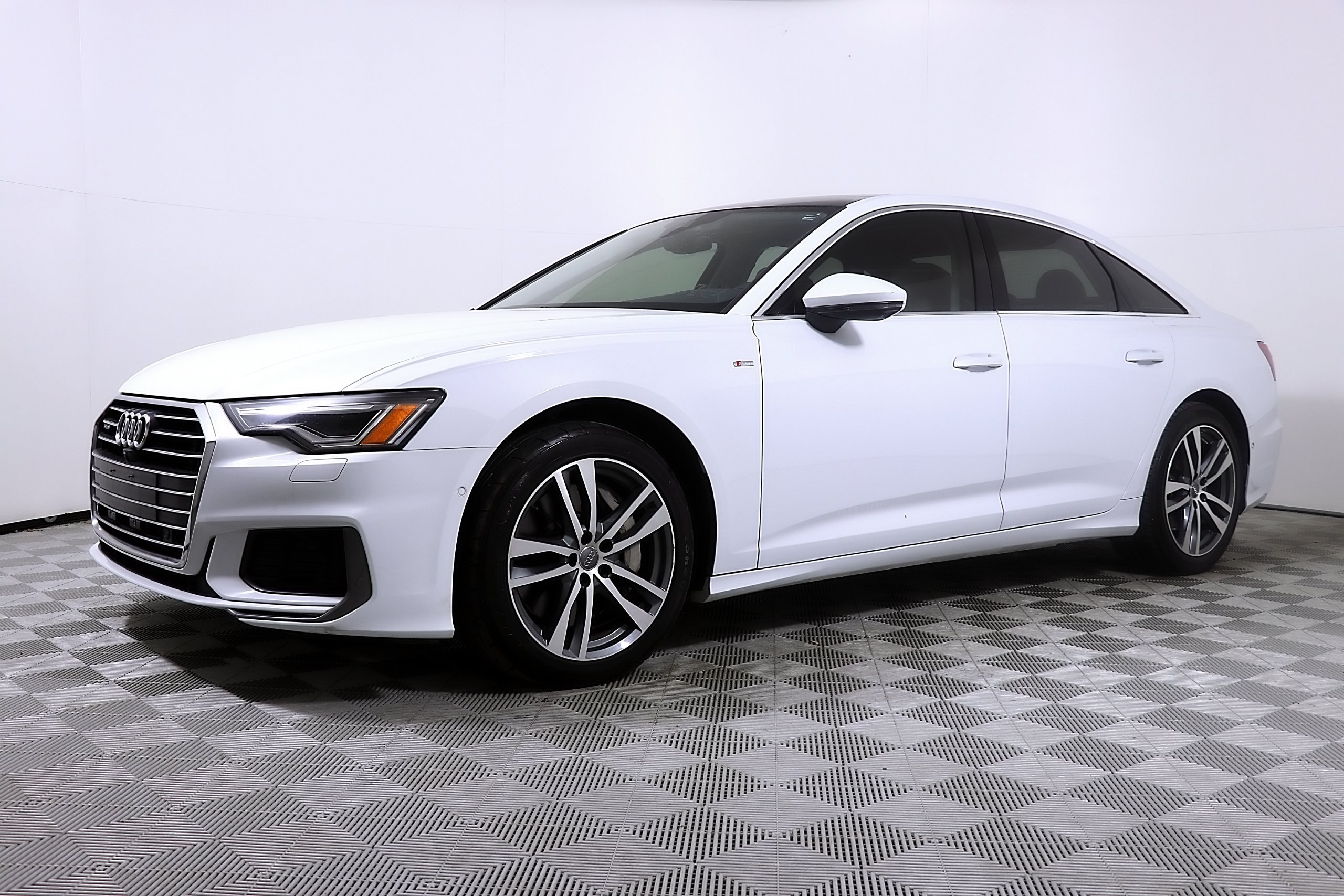 Used 2019 Audi A6 3.0T Premium Plus w/ Premium Plus Package AWD/4WD image 2