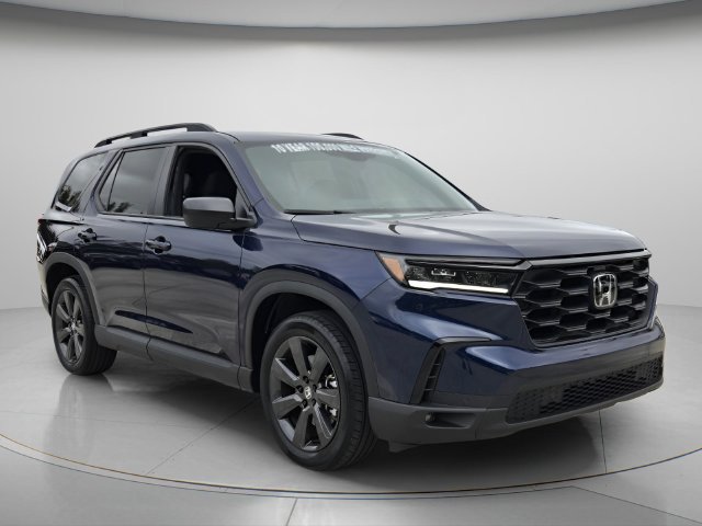 Used 2025 Honda Pilot Sport image 8