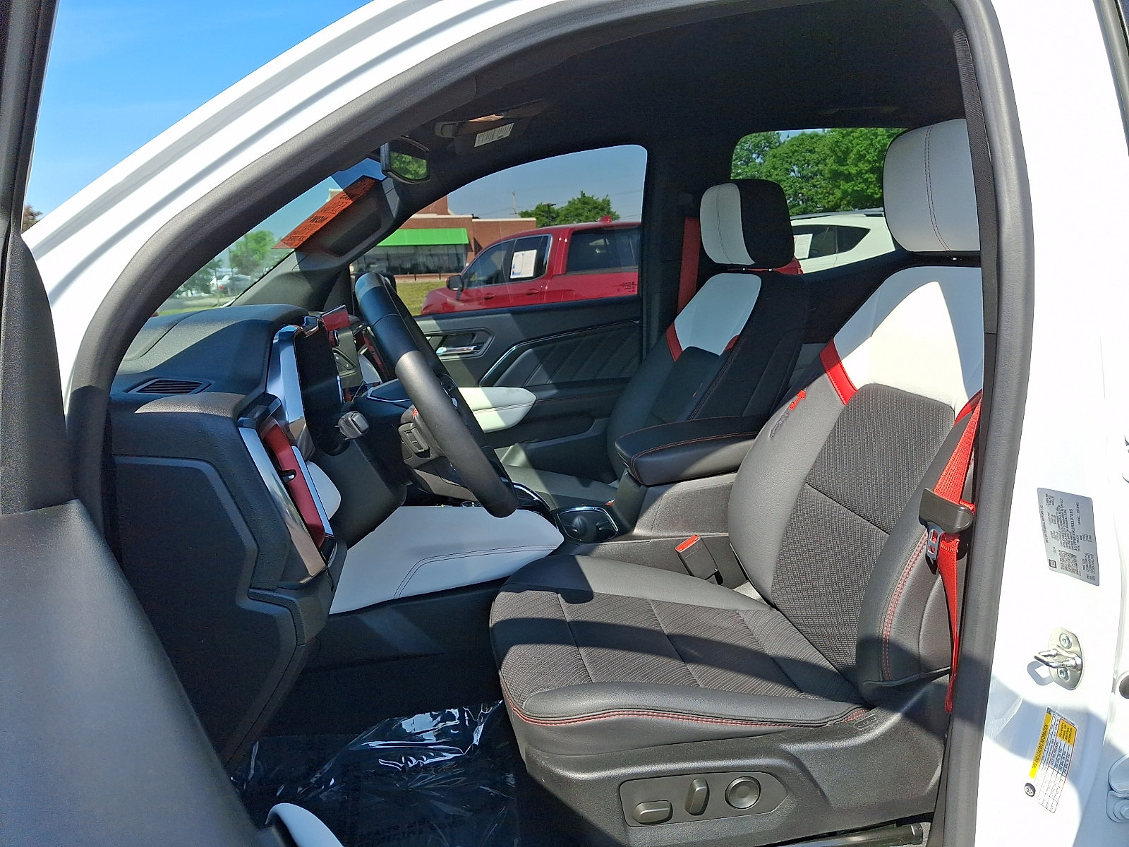 Used 2024 GMC Canyon AT4X AWD/4WD image 13