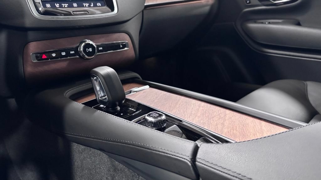 Certified 2025 Volvo XC90 T8 Plus w/ Protection Package Premier AWD/4WD image 15
