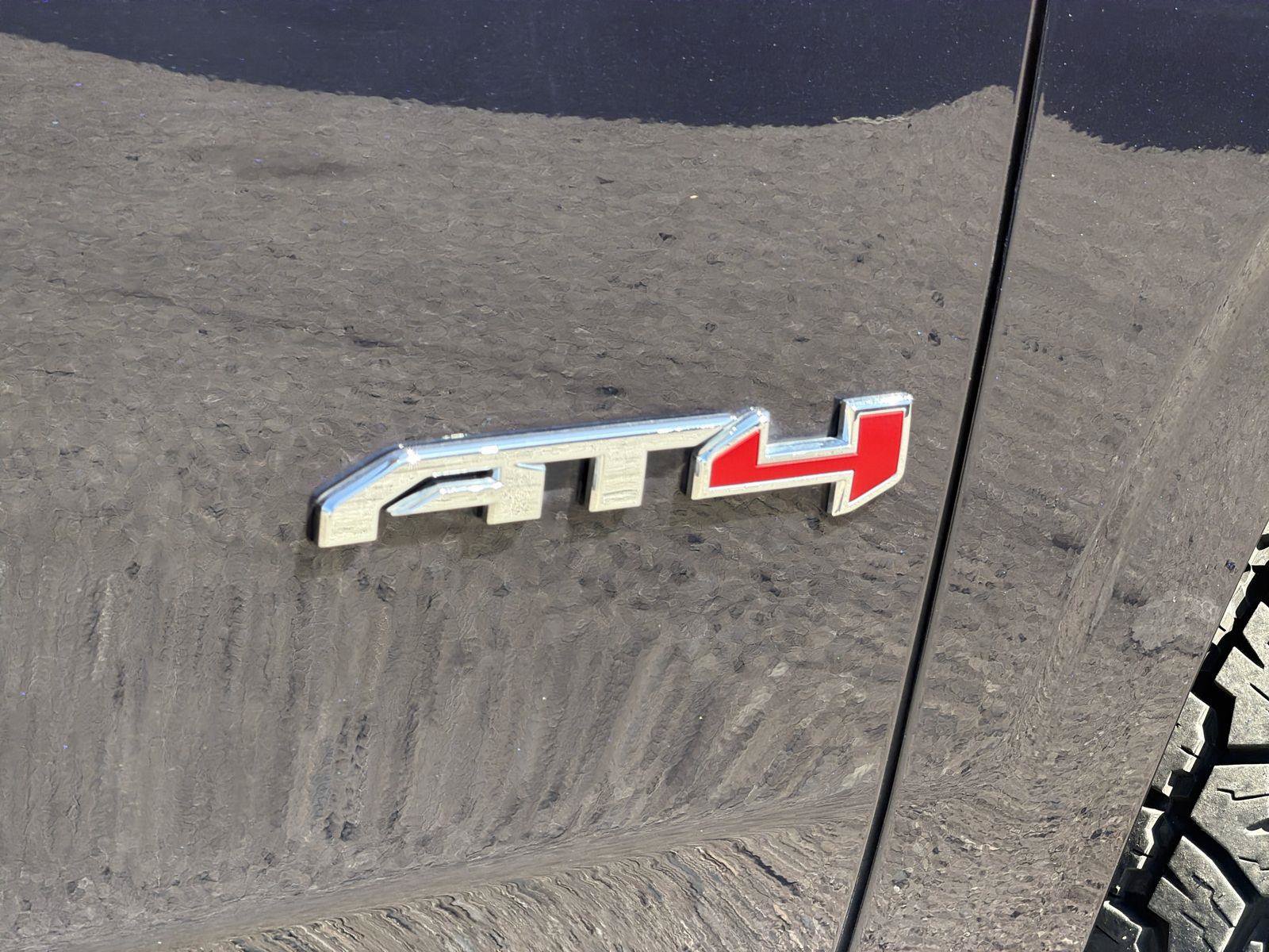 Used 2022 GMC Yukon XL AT4 w/ AT4 Premium Package AWD/4WD image 32