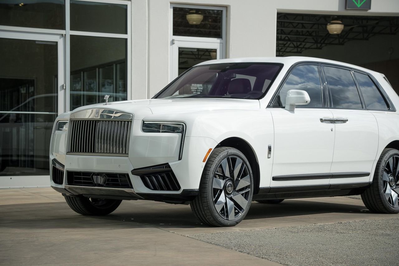 New 2026 Rolls-Royce Cullinan AWD/4WD image 9