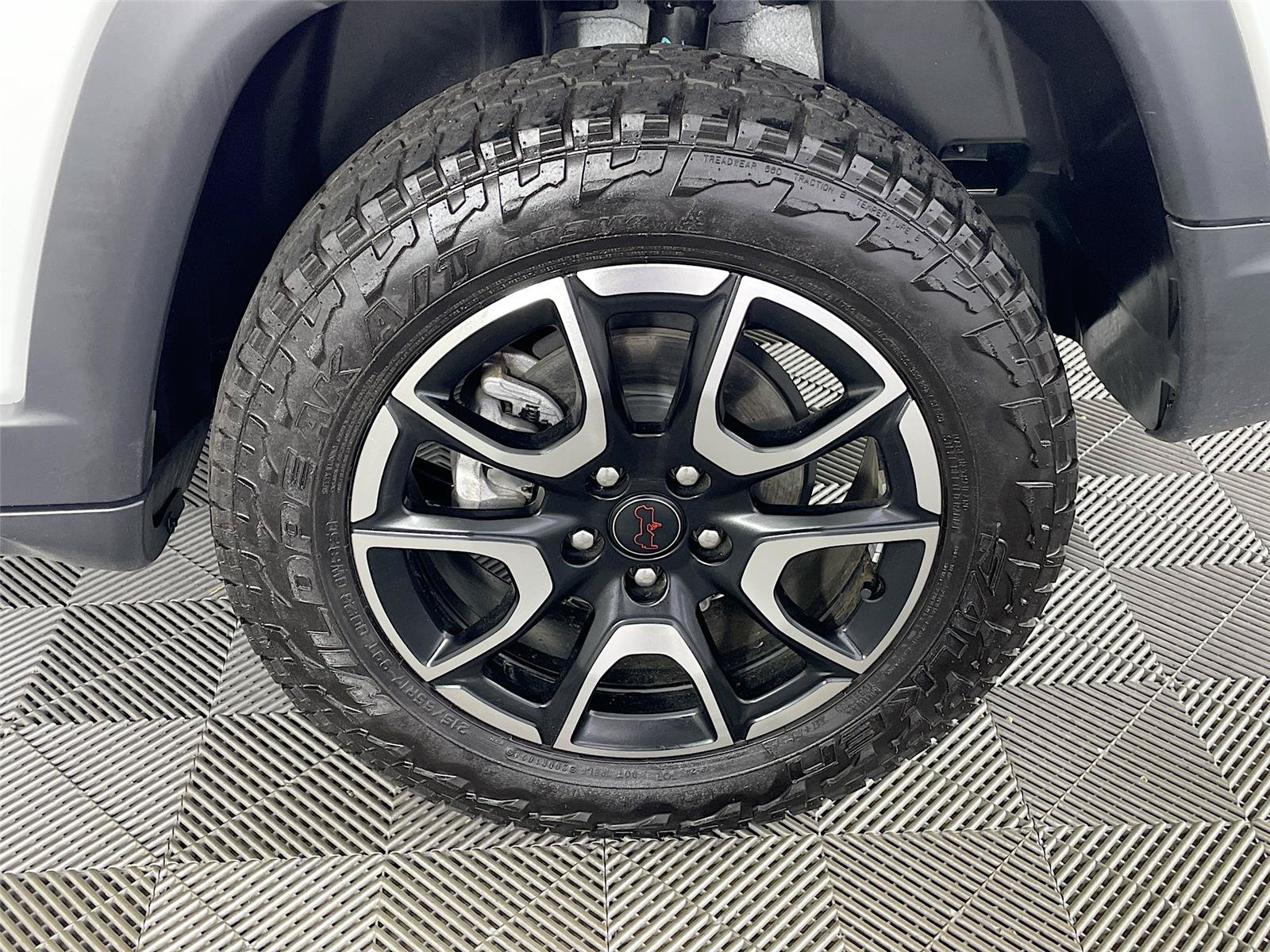 Used 2025 Jeep Compass Trailhawk AWD/4WD image 32