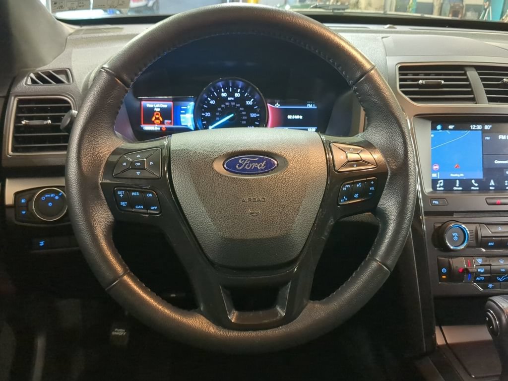 Certified 2018 Ford Explorer XLT w/ Equipment Group 201A AWD/4WD image 2