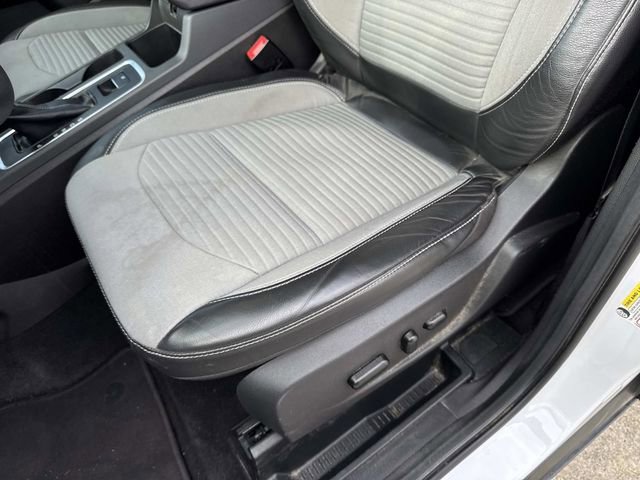 Used 2017 Ford Escape SE w/ SE Sport Appearance Package image 19