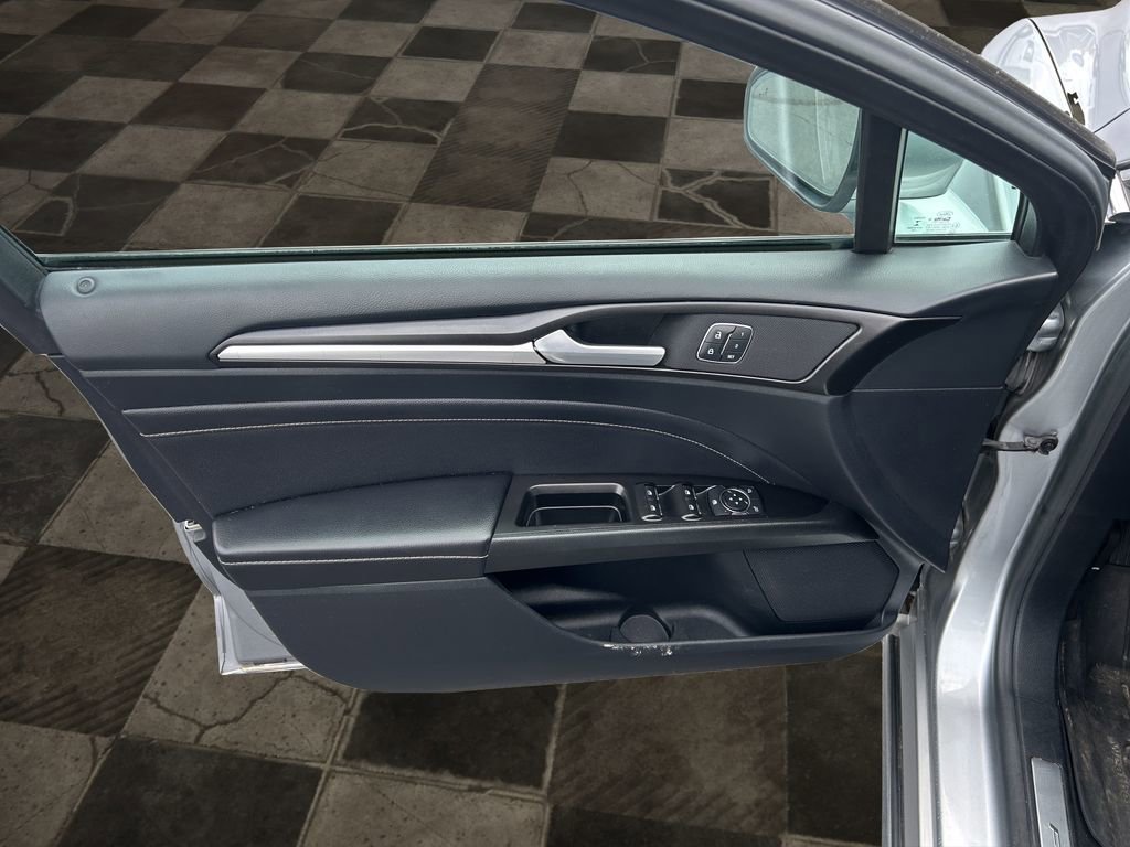 Used 2020 Ford Fusion Titanium AWD/4WD image 18