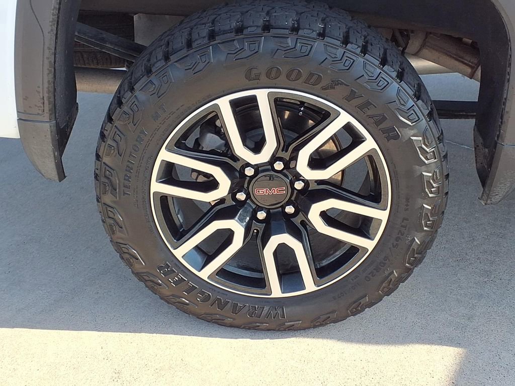 Used 2024 GMC Sierra 1500 AT4 w/ Technology Package AWD/4WD image 9