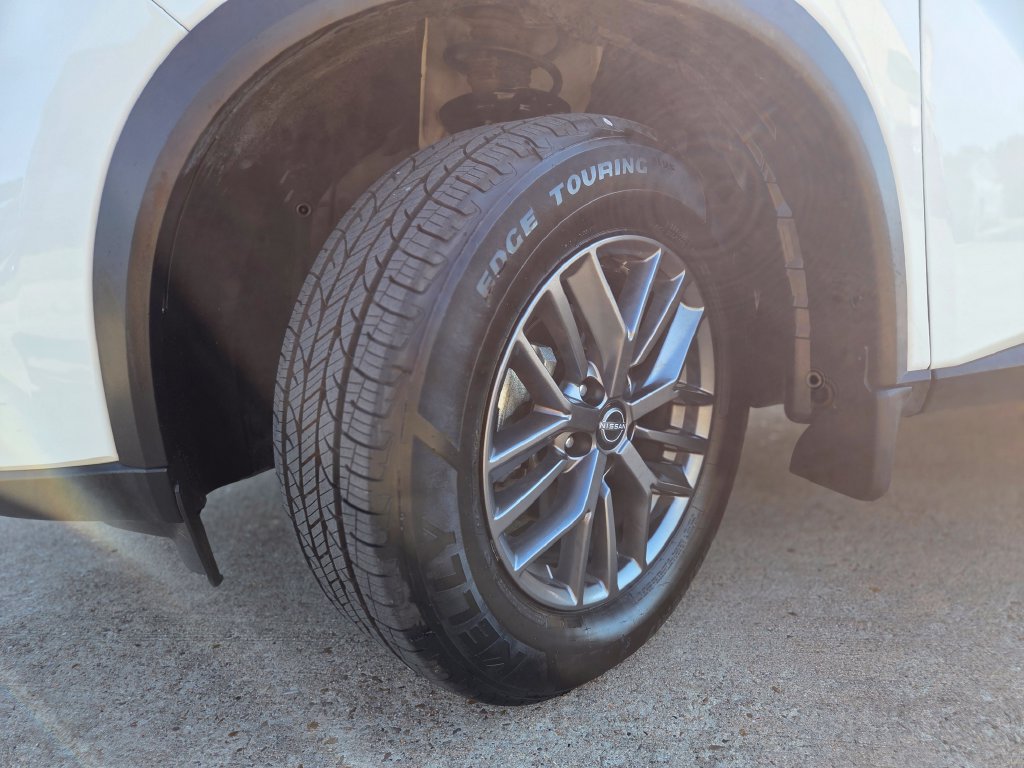 Used 2024 Nissan Rogue S AWD/4WD image 31