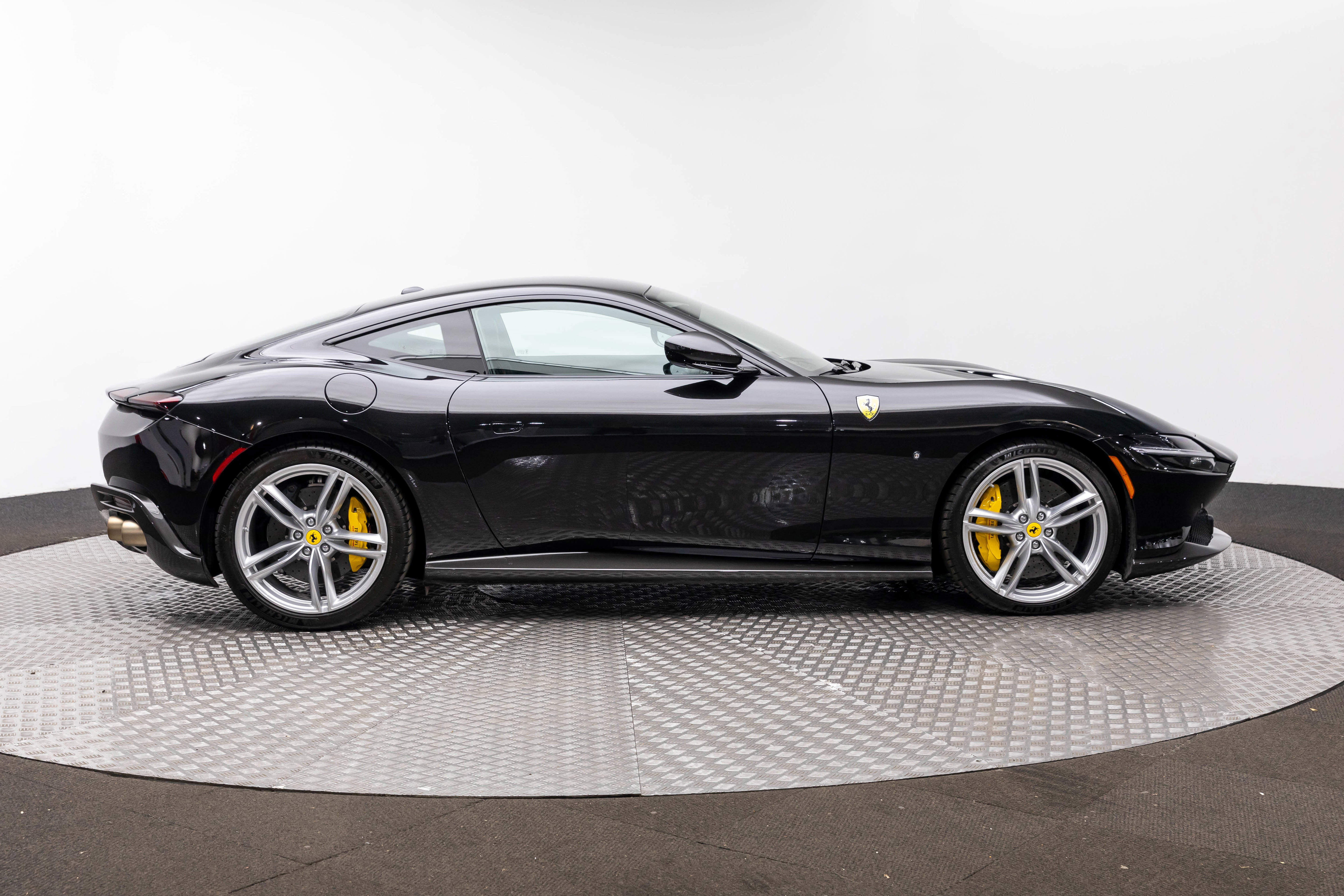 Certified 2021 Ferrari Roma image 9