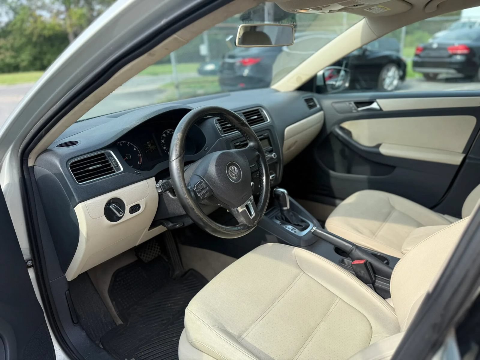 Used 2011 Volkswagen Jetta SE FWD image 9