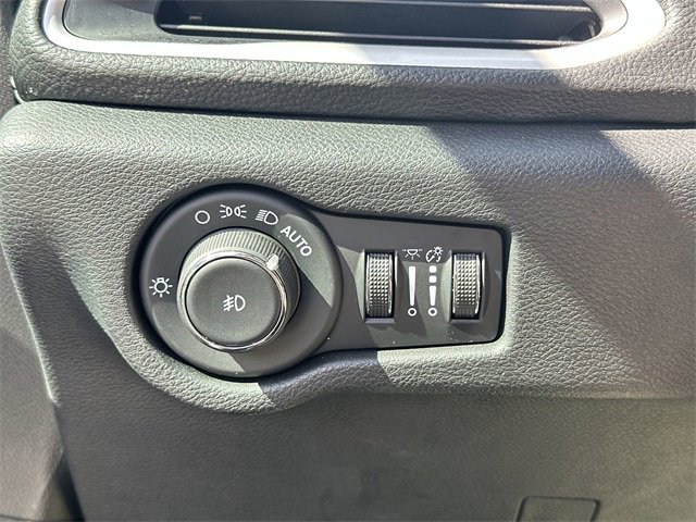 Used 2024 Chrysler Pacifica Touring image 20