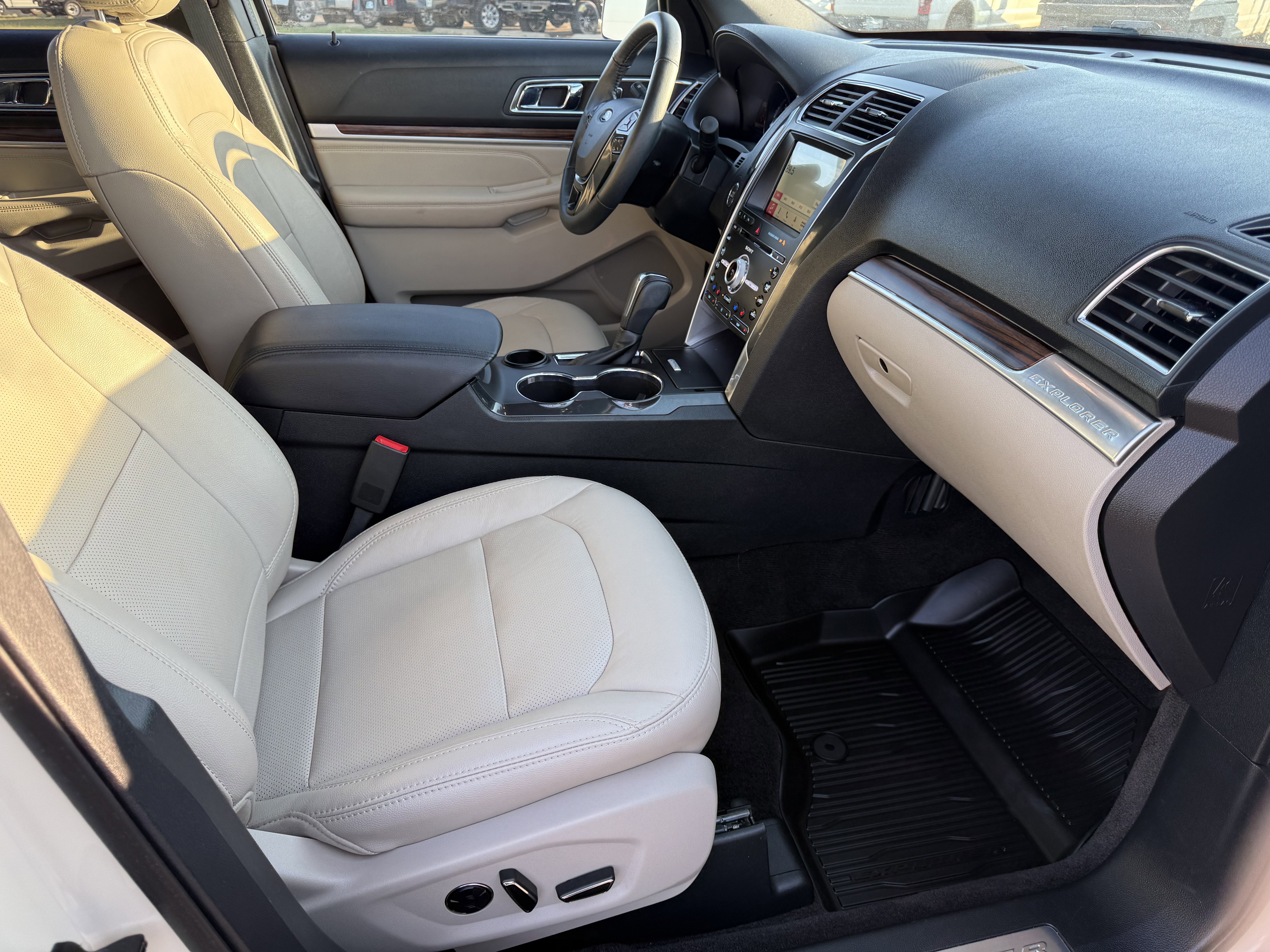 Used 2018 Ford Explorer Limited w/ Equipment Group 301A image 10
