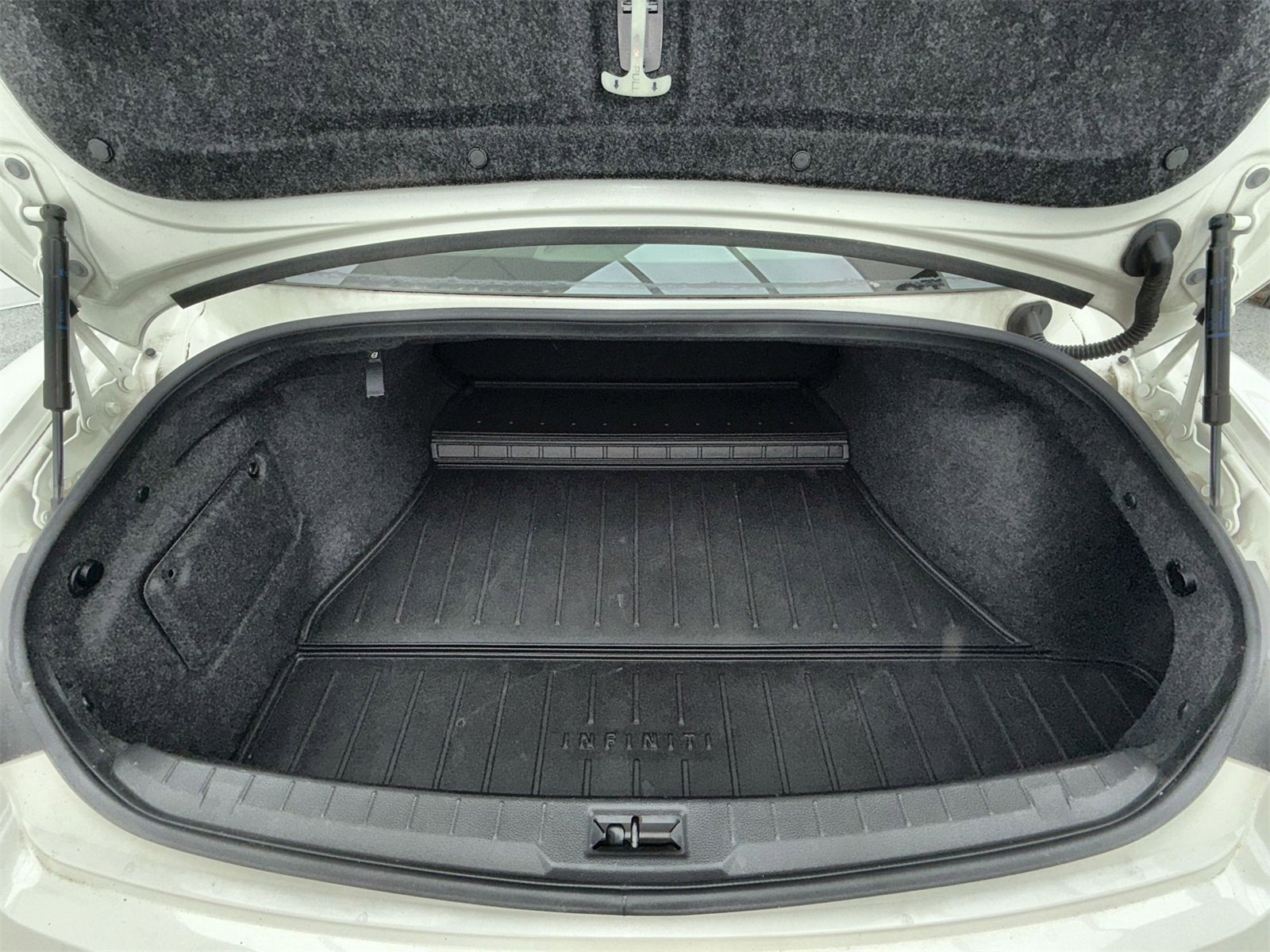 Used 2017 INFINITI Q60 3.0t w/ Cargo Package image 42