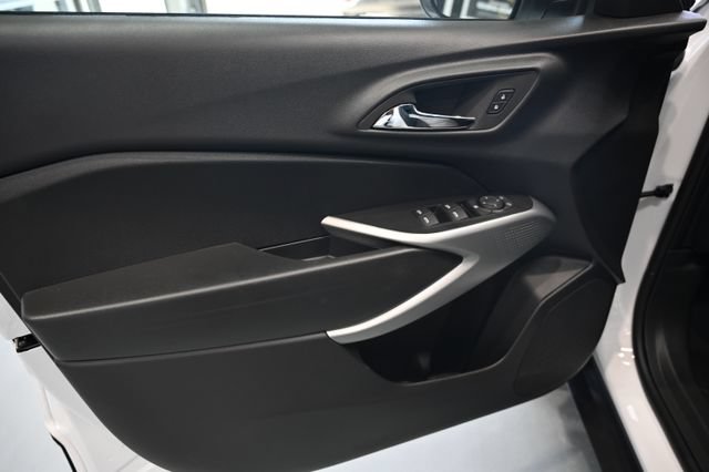 New 2026 Chevrolet Trax RS w/ Sunroof Package FWD image 25