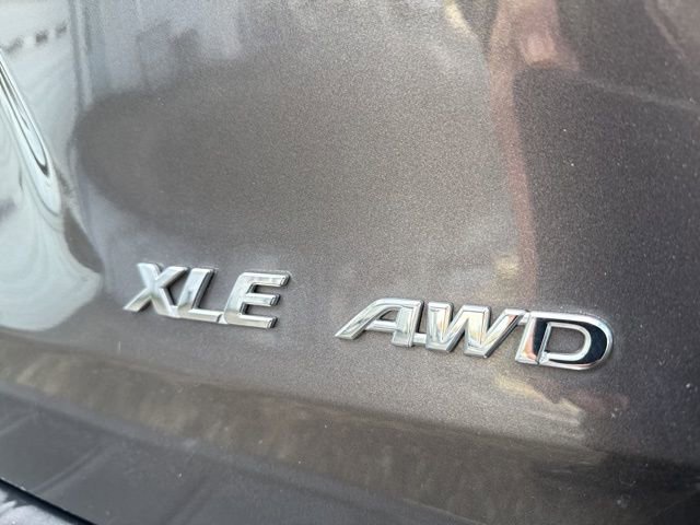 Used 2014 Toyota Sienna XLE image 17