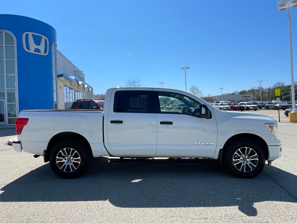 Used 2024 Nissan Titan SV w/ SV Convenience Package image 2