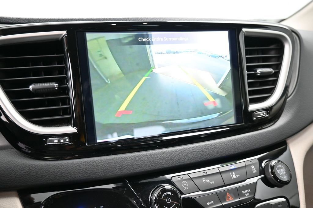 Used 2023 Chrysler Pacifica Touring-L FWD image 36