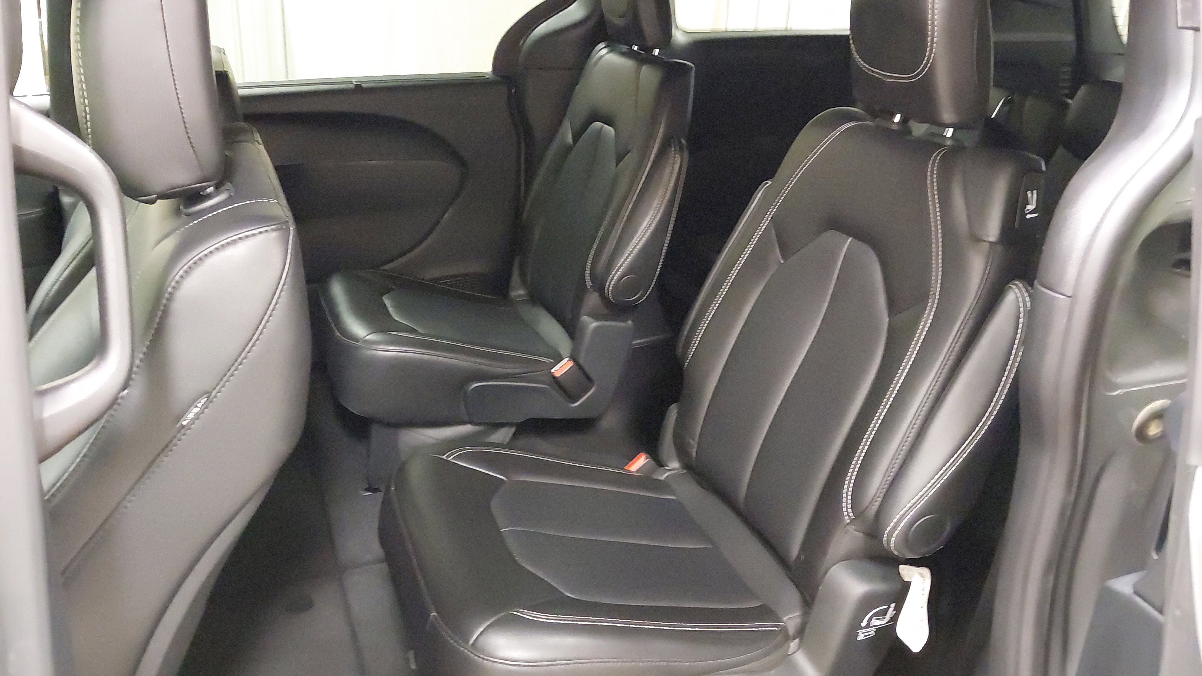 Used 2025 Chrysler Pacifica Select FWD image 38