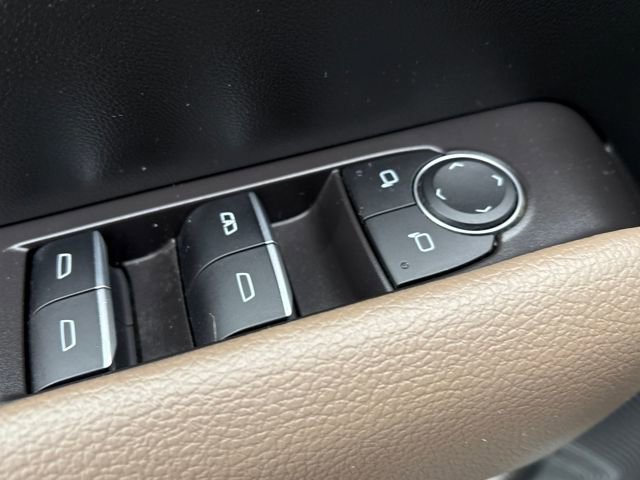 Used 2024 GMC Canyon Denali image 15