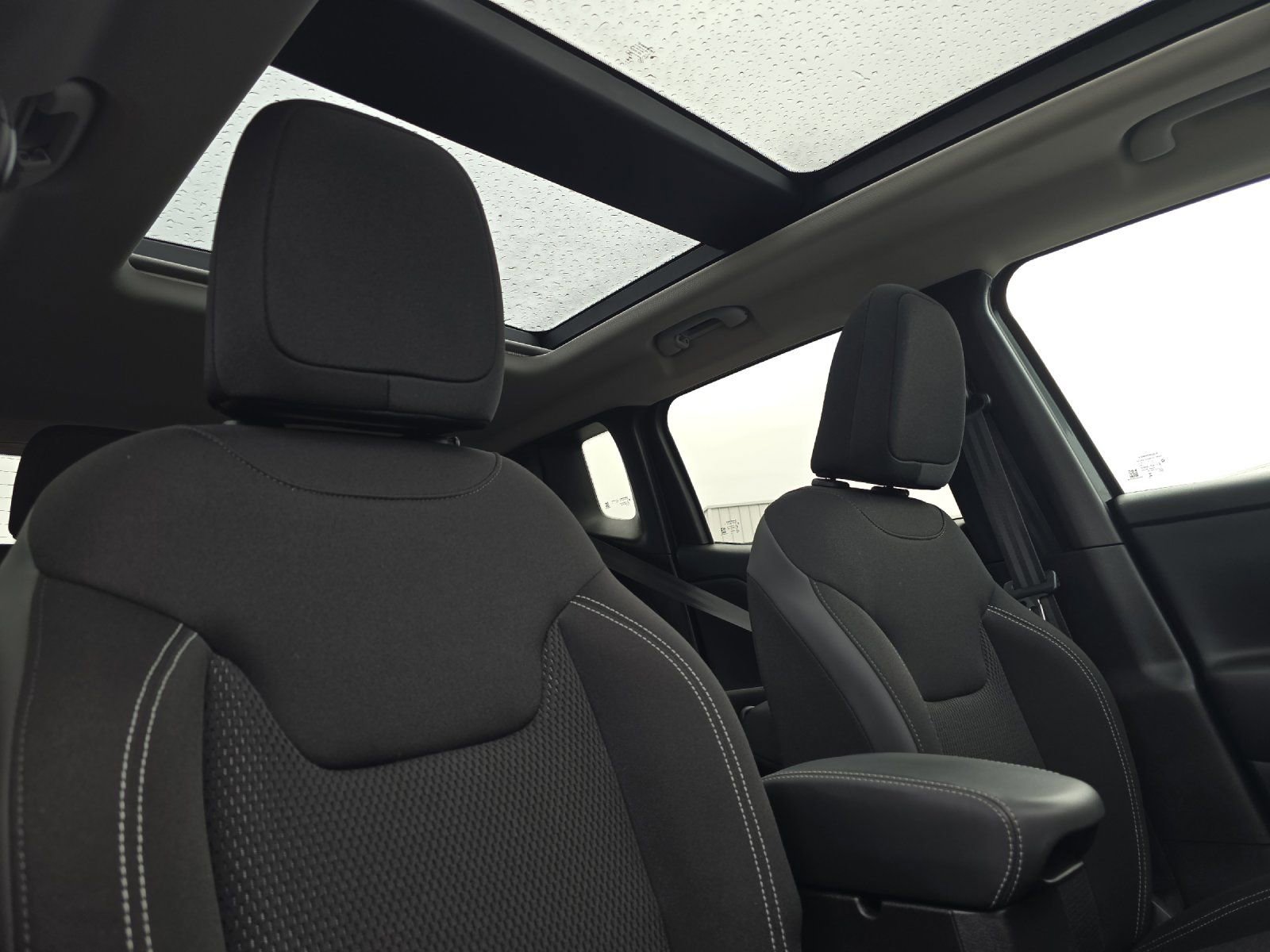 Used 2023 Jeep Renegade Latitude w/ Sun/Sound Group image 17